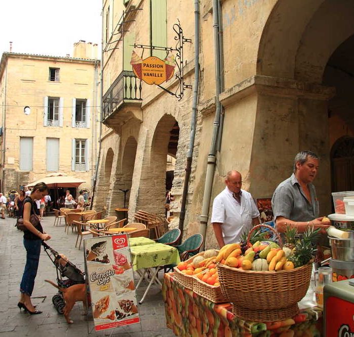 Uzes